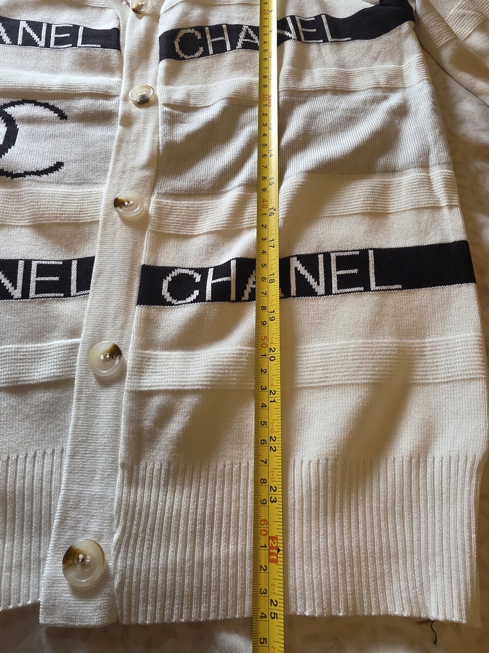Chanel White CC Logo Cardigan - Picture 9 of 9